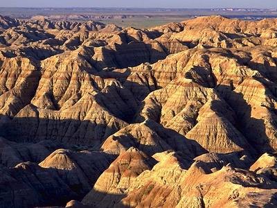 劣地（暂时性水流强烈冲刷切割，冲沟分支繁多、错杂零乱的地貌）