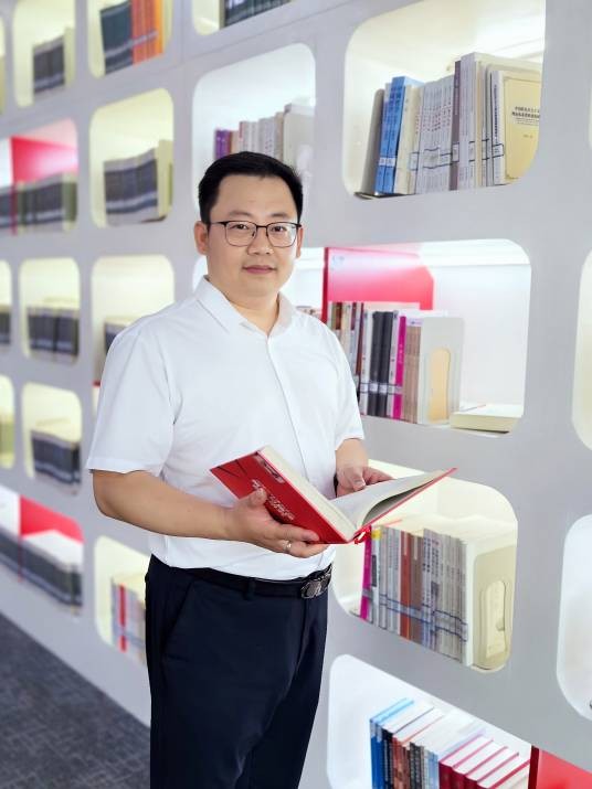 张宝亮(国家级青年人才,英国皇家化学会会士,西北工业大学教授、博士生导师)