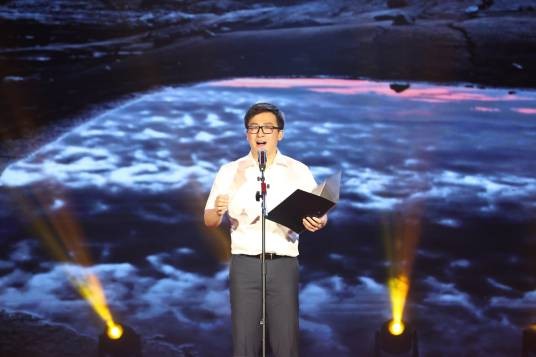 武超（中国青少年语言艺术基金主席、一级播音员）