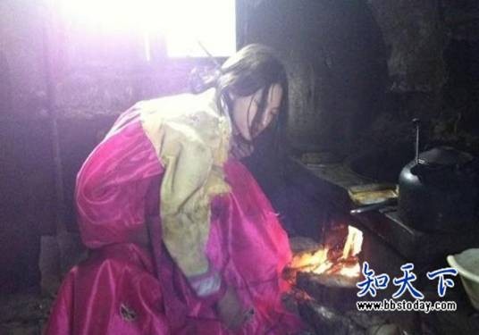 女模特岳辛假扮朝鲜难民炒作事件