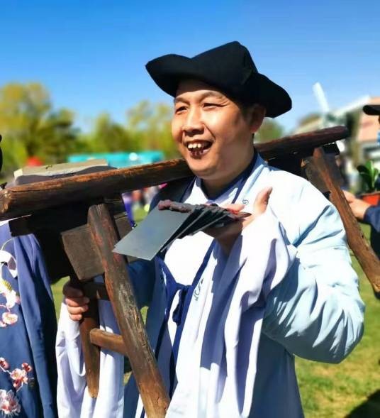 郑光荣（叫卖艺人）