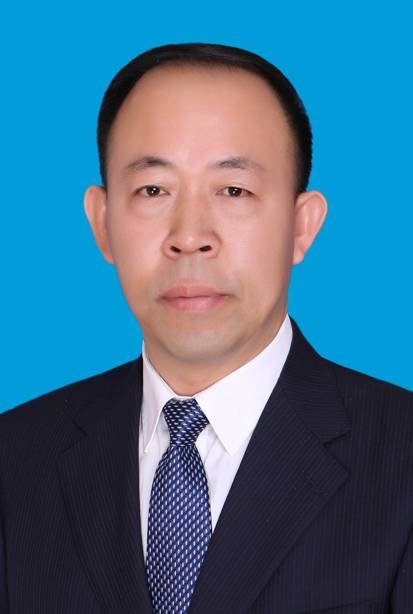 贾玉宝（内蒙古自治区鄂尔多斯市人民政府党组成员、秘书长，机关党组书记、办公室主任）