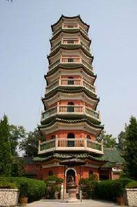 报恩塔（云浮市新兴县国恩寺内的佛塔）