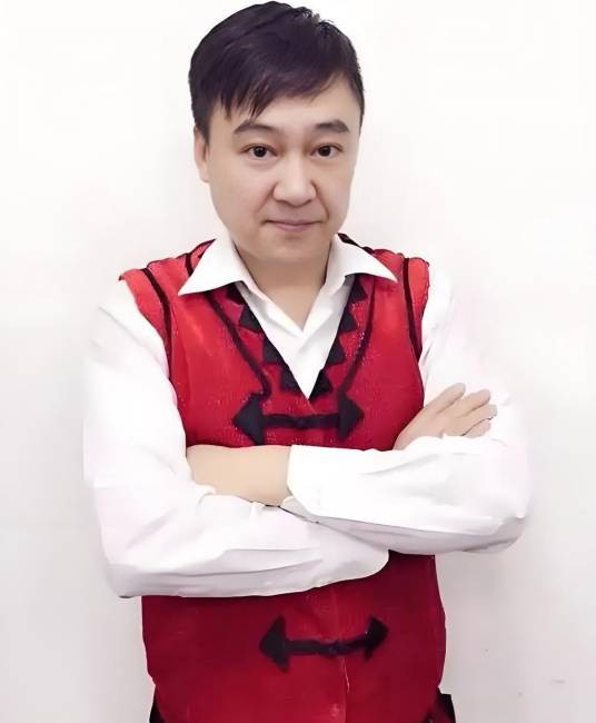 张小伟（中国内地男演员、辽宁民间艺术团团长）