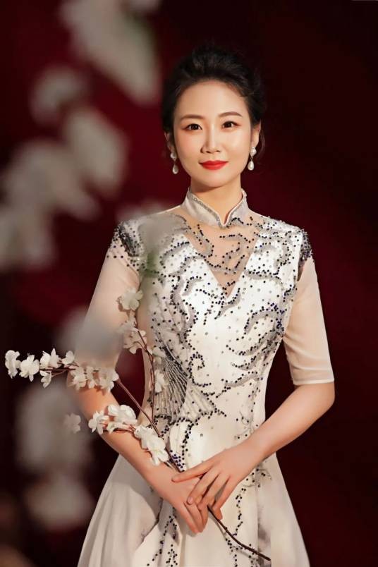 李凯丽（长沙歌舞剧院女高音）