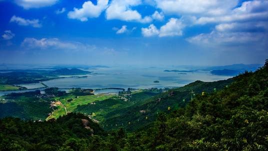 巨石山