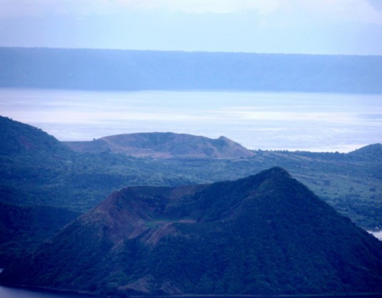 塔尔火山