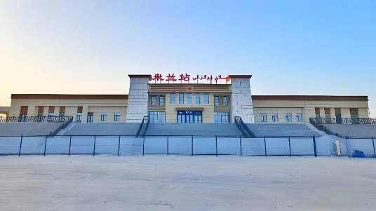 米兰站（中国新疆维吾尔自治区铁门关市境内铁路车站）