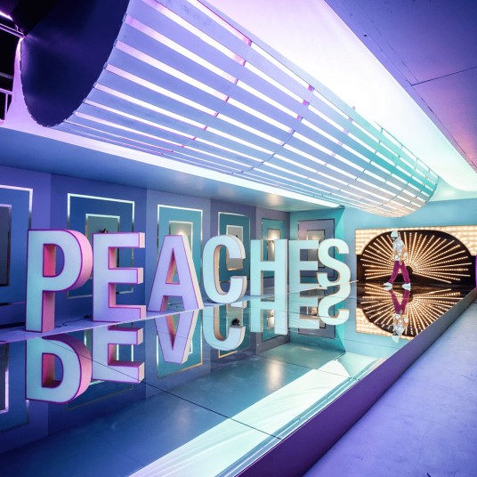Peaches（2021年贾斯汀·比伯、丹尼尔·凯撒、吉维昂演唱的歌曲）
