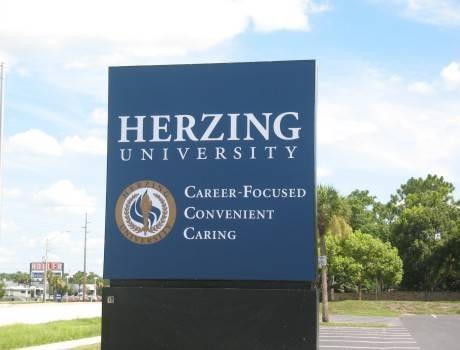 赫经大学阿克伦分校