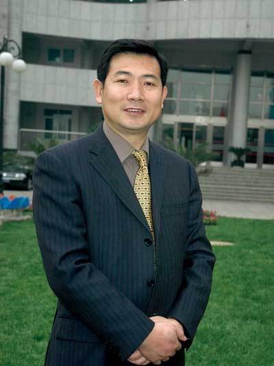李明新(北京小学党委书记、校长)