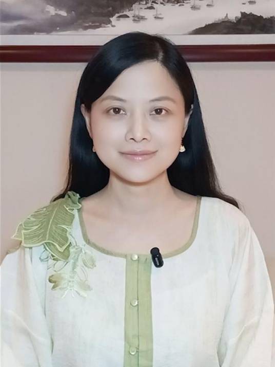 颜华（双语主持人、专栏作家）