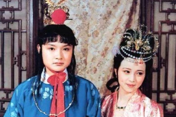 贾宝玉和秦可卿什么关系
