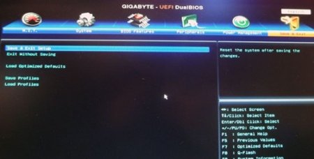 如何将500G移动硬盘设置成第一启动项？