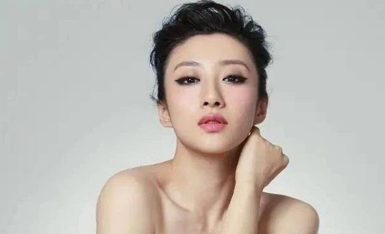 41岁刘思彤,出道22年形象百变多姿,如今过得如何?