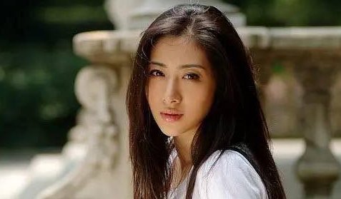 41岁刘思彤,出道22年形象百变多姿,如今过得如何?