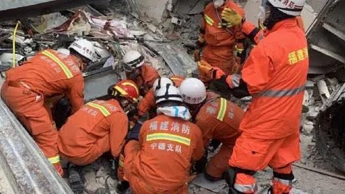 长沙官方表示不惜代价搜救39名失联人员,黄金救援时段该如何抢抓?