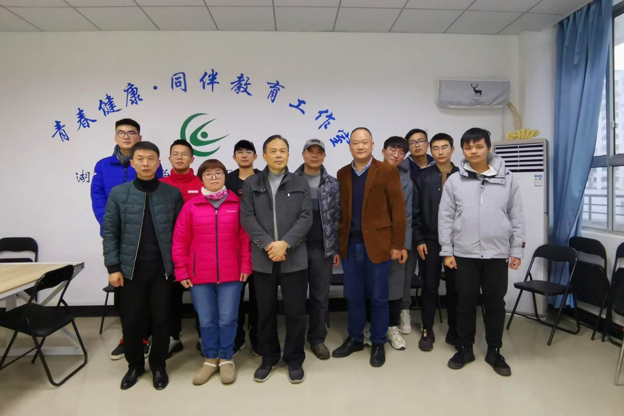 湖北科技学院一学生举报老师剽窃其科研成果申报专利,这反映了什么问题?