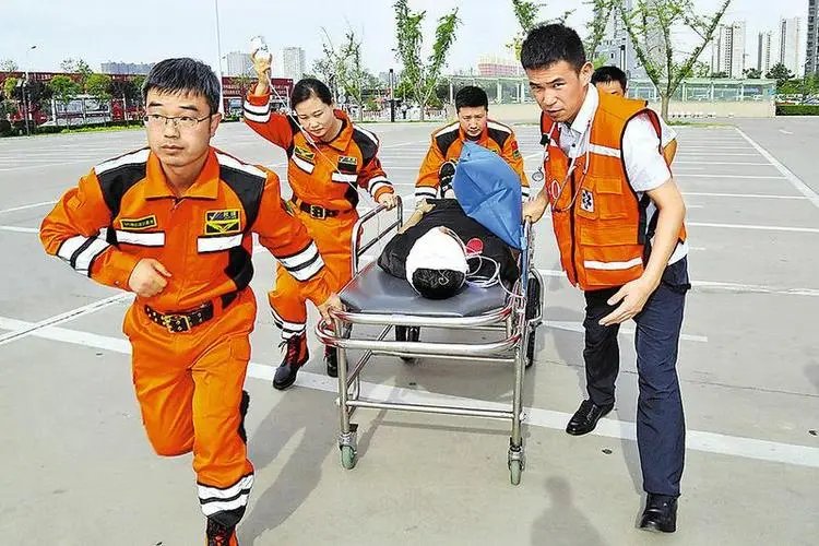 长沙官方表示不惜代价搜救39名失联人员,黄金救援时段该如何抢抓?