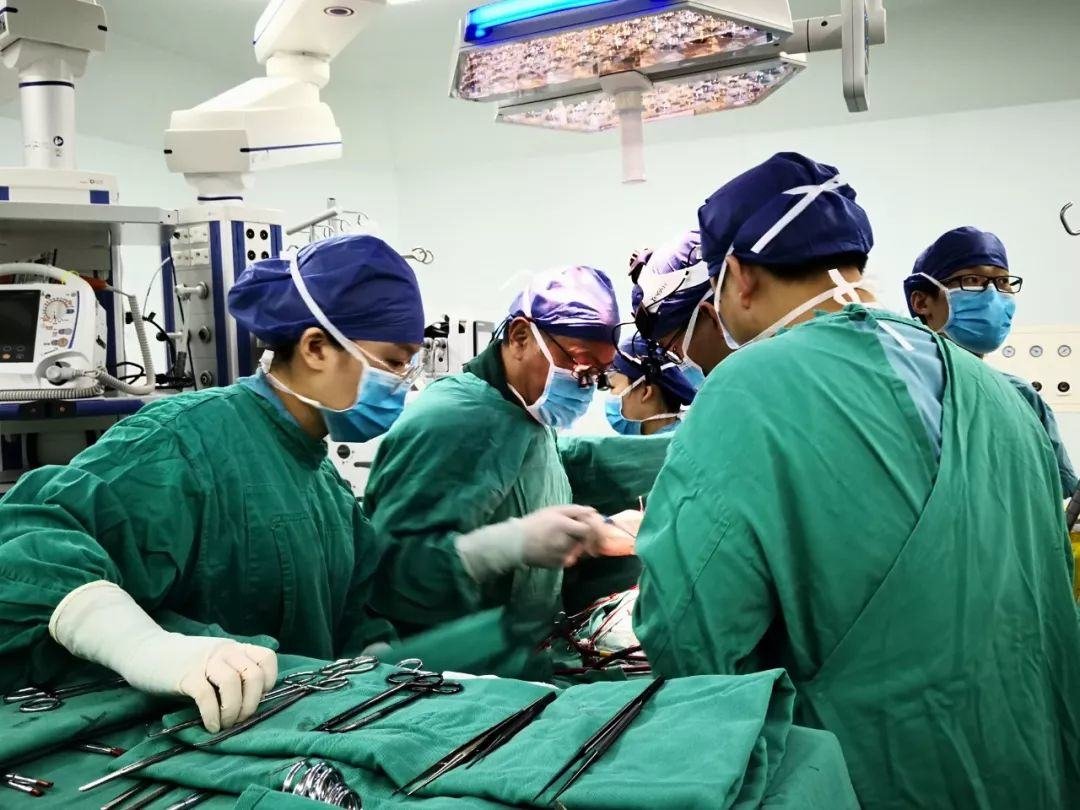 上海专家从女婴颅内取出4厘米断刀,目前这名女孩的情况如何了?