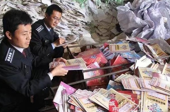 小学教辅书含性暗示内容,出版社:系盗版,已报警,这反映出了哪些问题?