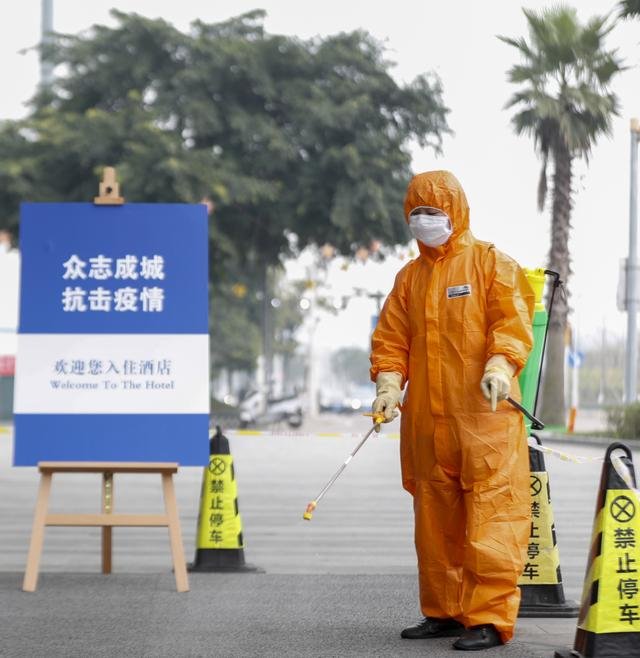 银川一女子为见男友擅自逃离隔离管控,她的行为会造成什么后果?