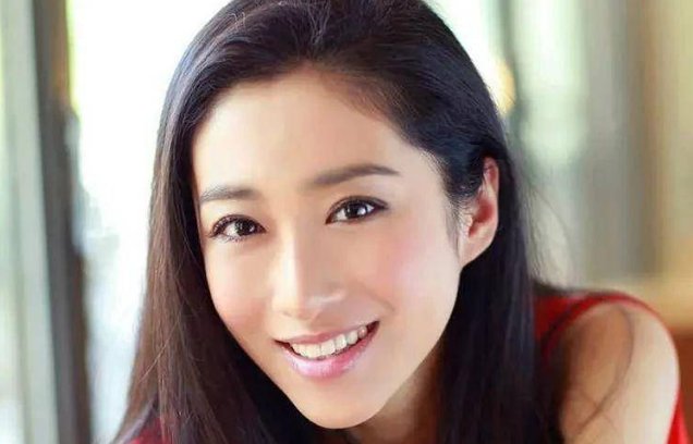 41岁刘思彤,出道22年形象百变多姿,如今过得如何?