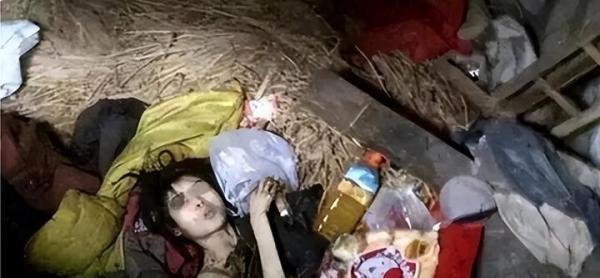 故事：24岁湖北校花裸身被链锁5年，父亲说防早恋，其实另有隐情