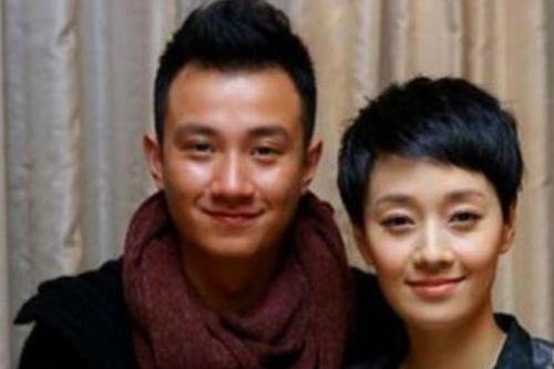 文章被曝开酒吧维持生计，你觉得他状态如何？