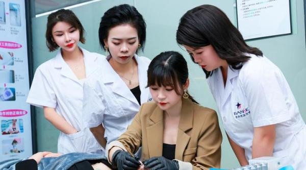 半永久纹绣资深导师、梵色创美集团认证纹绣导师林明月