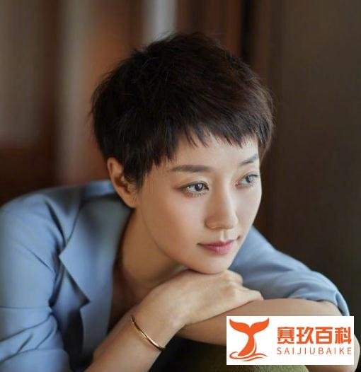 文章马伊琍宣布离婚，网友发现姚笛社交账号中仍保留与文章的合影