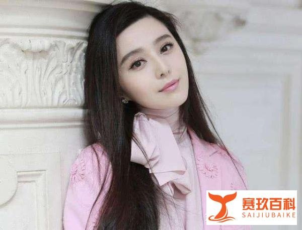 范冰冰现身北京车展,黑色西装,长发颜值抗打,魅力不可阻挡