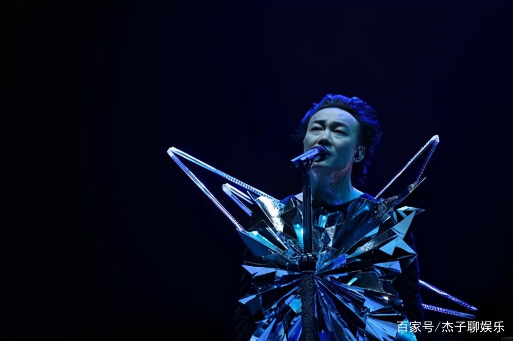 女儿嫌弃，妻子花钱大手大脚，陈奕迅：我已经很久没有收入了，这是为何？