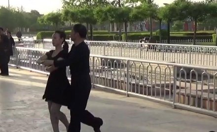张冬玲的老公是阿宝吗一张结婚照就说是夫妻