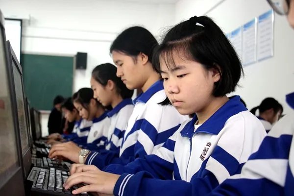 深圳中考录取分数线公布,今年的考试难度如何?