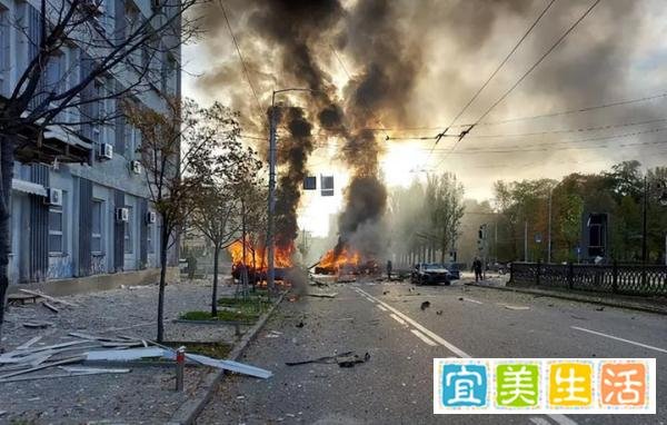 乌屡踩红线，攻击刻赤大桥，袭击俄本土基地，逼俄罗斯用核弹？