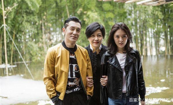 李咏女儿晒美国高校录取通知书,与章泽天成为校友,李咏老师感到欣慰了吗?