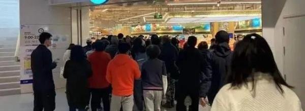 上海蔬菜有多抢手？大叔打麻将拿蔬菜当筹码
