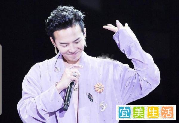 权志龙时隔7个月晒照！秀旧照引情怀热议，却难逃“韩式发福”？