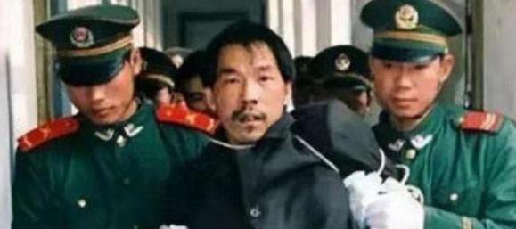 揭露蛇蝎美人劳荣枝秘史，拥有人人羡慕“铁饭碗”的美 女 教师，是如何变成一位杀人不眨眼的“女魔头”？