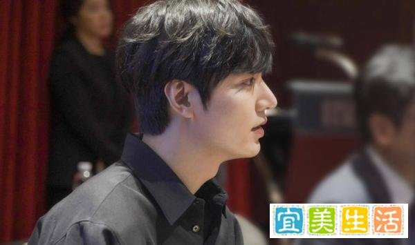 权志龙时隔7个月晒照！秀旧照引情怀热议，却难逃“韩式发福”？