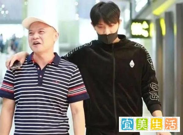 黄子韬爸爸突然去世,这个世界流行离开,也总是来不及告别