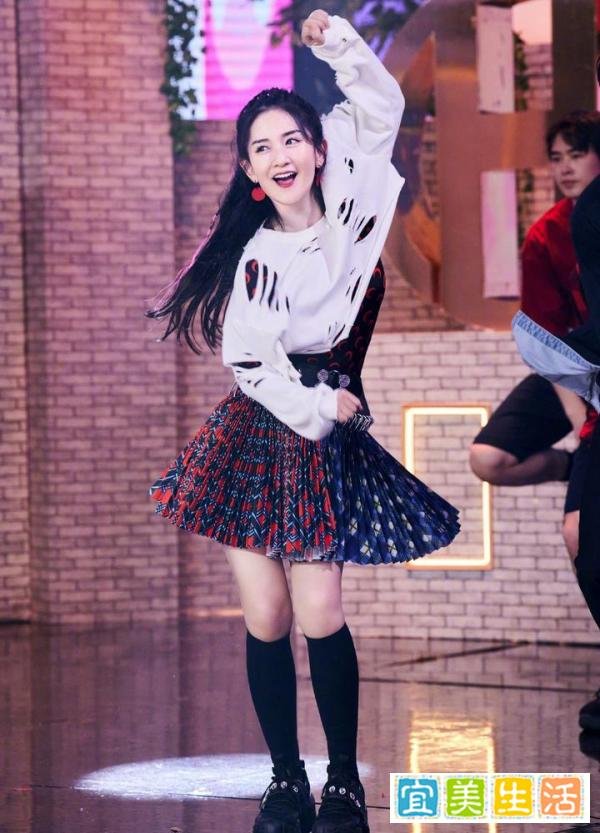 谢娜产后回归《快乐大本营》，透露二胎生的是女儿，小名叫小咘芽