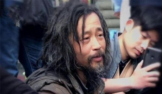 流浪大师沈巍否认和作家晓晓结婚,他为何单身这么多年不结婚?