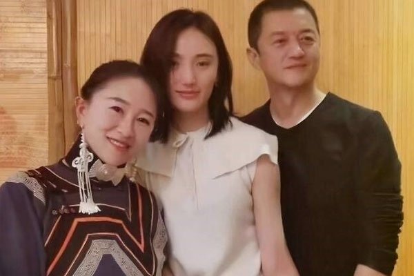 李亚鹏带小女友在云南与杨丽萍聚会，他们是否有相关的合作？
