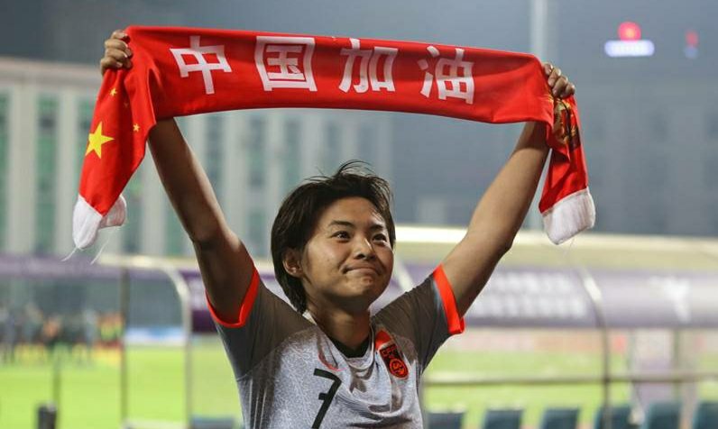 王霜对回国踢球这一话题回应,当初她究竟是因何踢了回国球的?