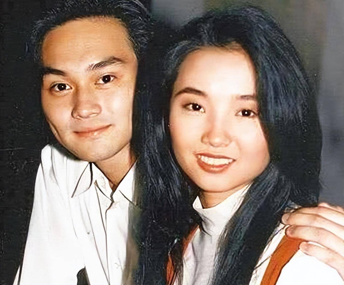 知名港星许秋怡现身江苏跑商演,与孙兴合唱为富豪贺寿,她近况如何?