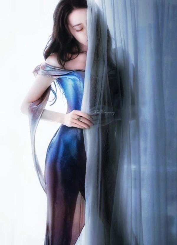 迪丽热巴美人鱼概念蓝色渐变礼服