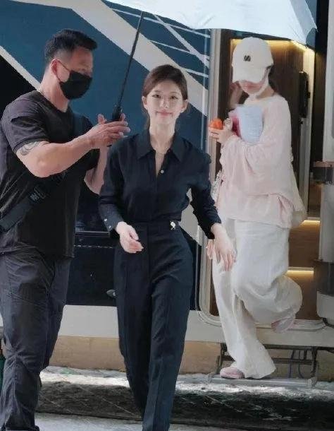 曾黎赵露思撞衫,这会擦出怎样的火花