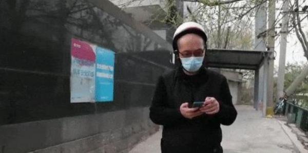 副处长变身外卖小哥 累瘫街头